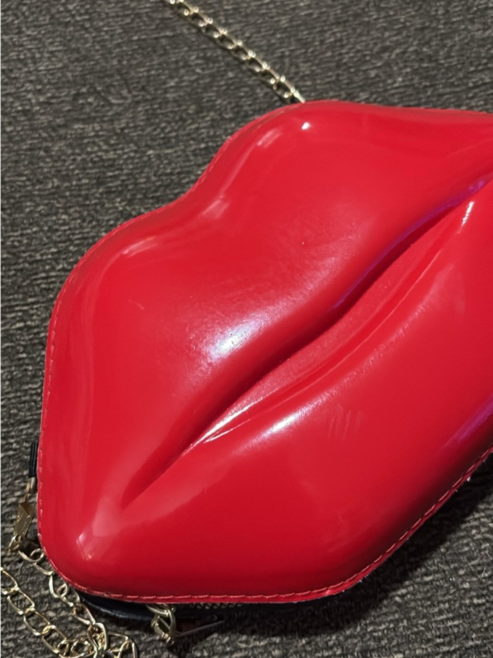 Vintage retro lip lipstick red purse gold chain handle